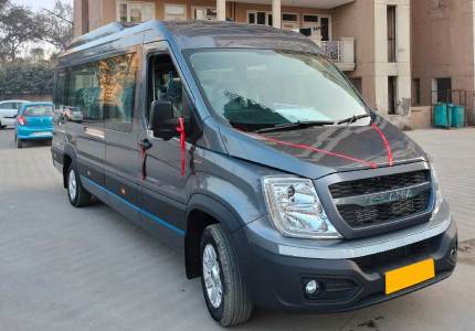 Urbania Traveller 12 Seater